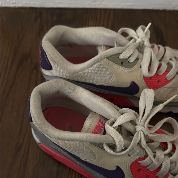 Nike Air Max Sneakers with Pink and Purple Highlights - Picture 4 of 6